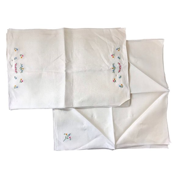 Vintage Linen Napkins and Doilies Made in Belgium with Tags 4 napkins 4 doilies - Picture 3 of 8